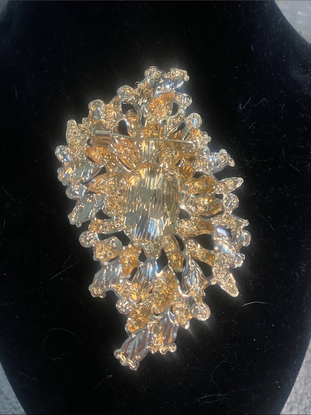 Green Rhinestone Statement Brooch – Elegant Women’s Jewelry - Picture 3 of 3